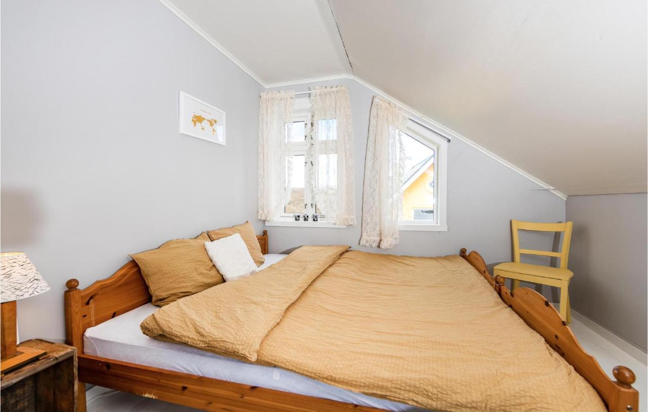3 Bedroom Nice Home In Kvamsoy Sandvik  Экстерьер фото